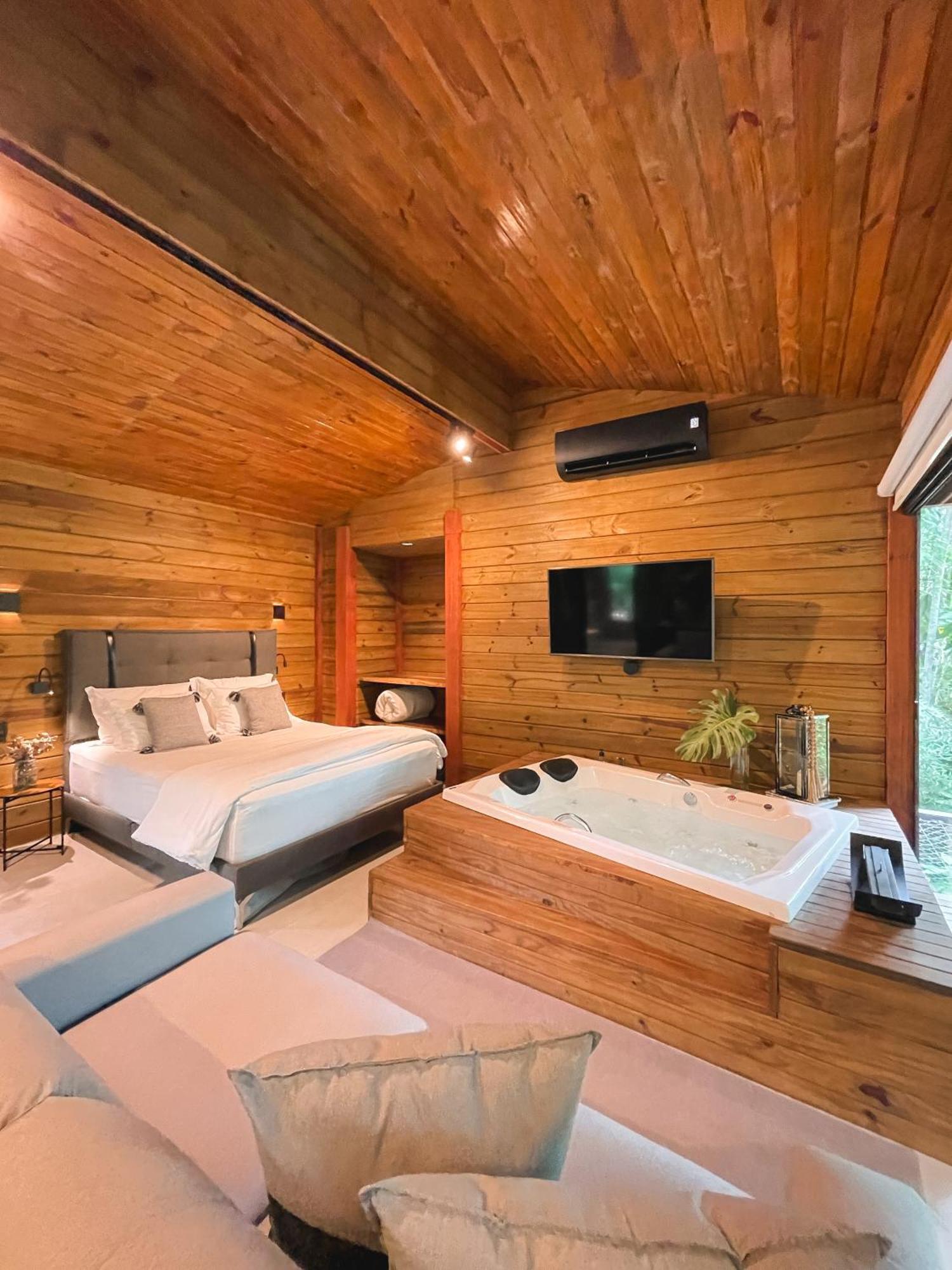 Cabana Equipada Em Meio A Natureza Em Помероди Екстериор снимка